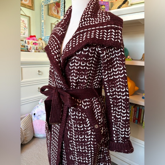 WHBM Cardigan - Picture 2 of 5